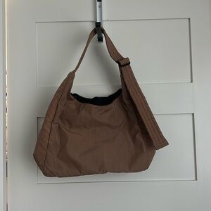 NWT Baggu nylon shoulder bag in cocoa